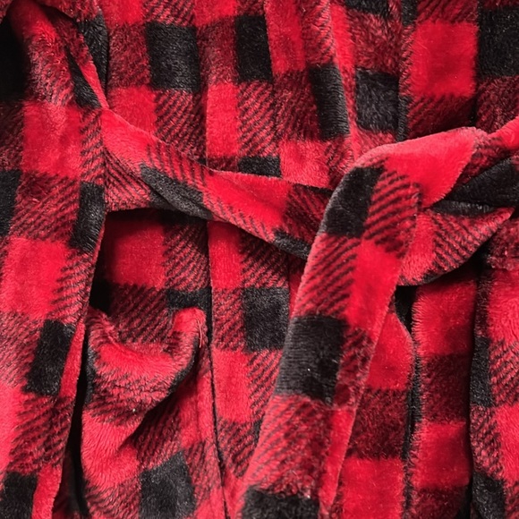 Red and black buffalo check plaid robe size 140 - Picture 6 of 6